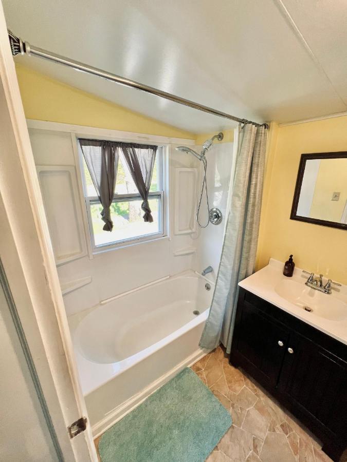 Giggling Creek Cottage - Bedjet! King Sized! Gazebo, 45 Acres, Arcades, Nintendo, More Henry Exterior foto