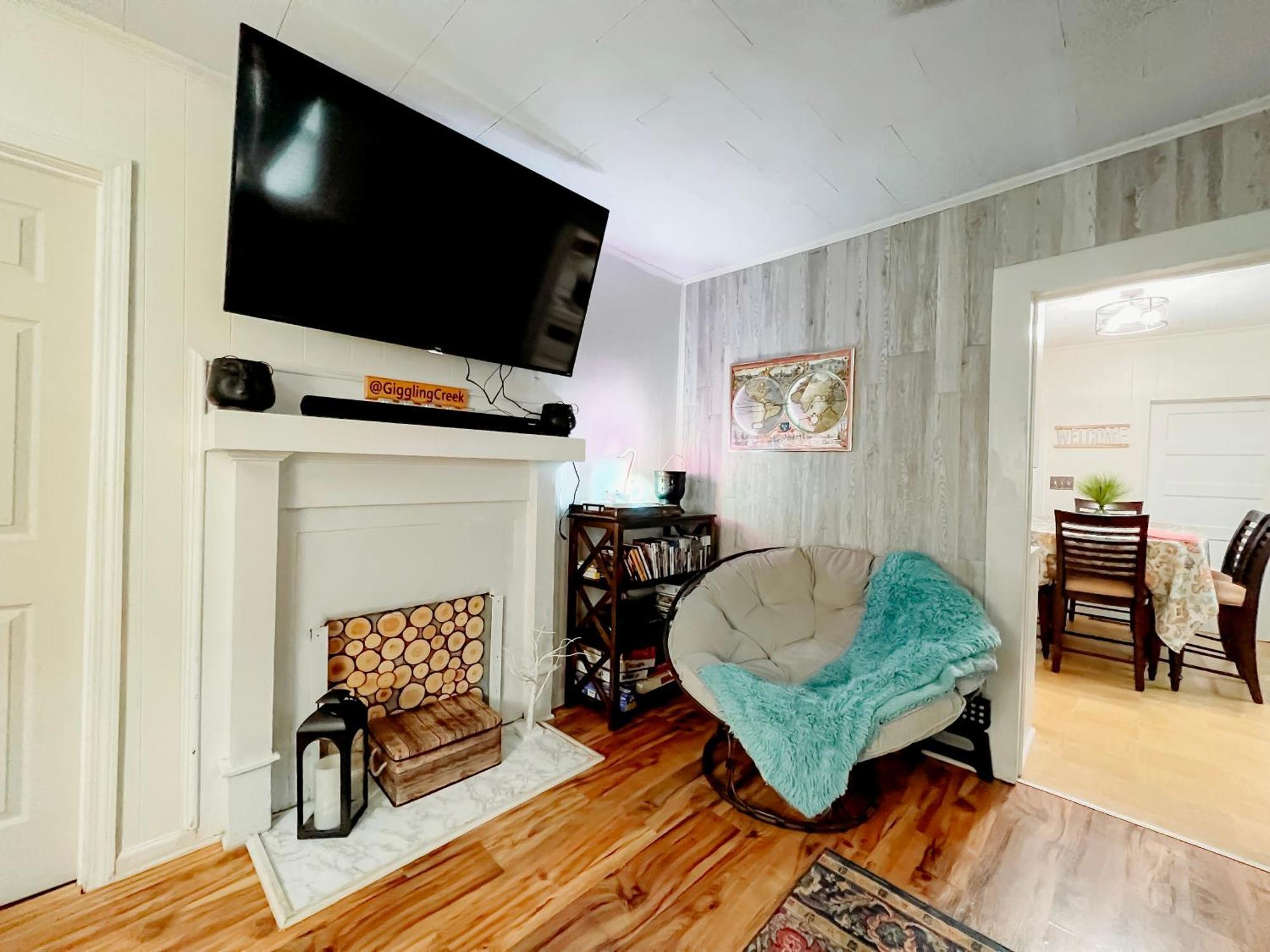 Giggling Creek Cottage - Bedjet! King Sized! Gazebo, 45 Acres, Arcades, Nintendo, More Henry Exterior foto