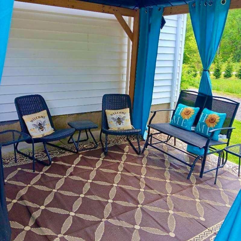Giggling Creek Cottage - Bedjet! King Sized! Gazebo, 45 Acres, Arcades, Nintendo, More Henry Exterior foto